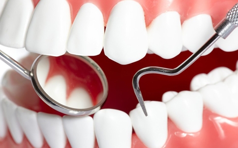 石家庄烤瓷牙修复做单冠好还是连冠好