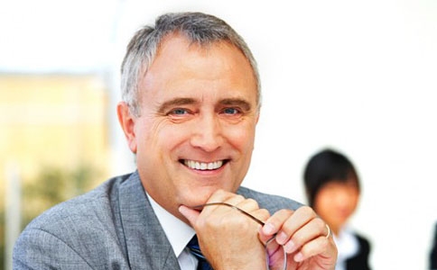 医生告诉你应如何治疗烟渍牙